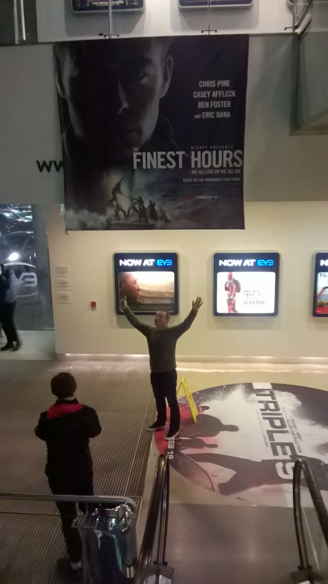 GalwayLifeboat's tweet photo. Well we think Crew @forde_ross gives @FinestHoursFilm   #handsUp Thanks @eyelovemovies https://t.co/qKuRRR6M2Z