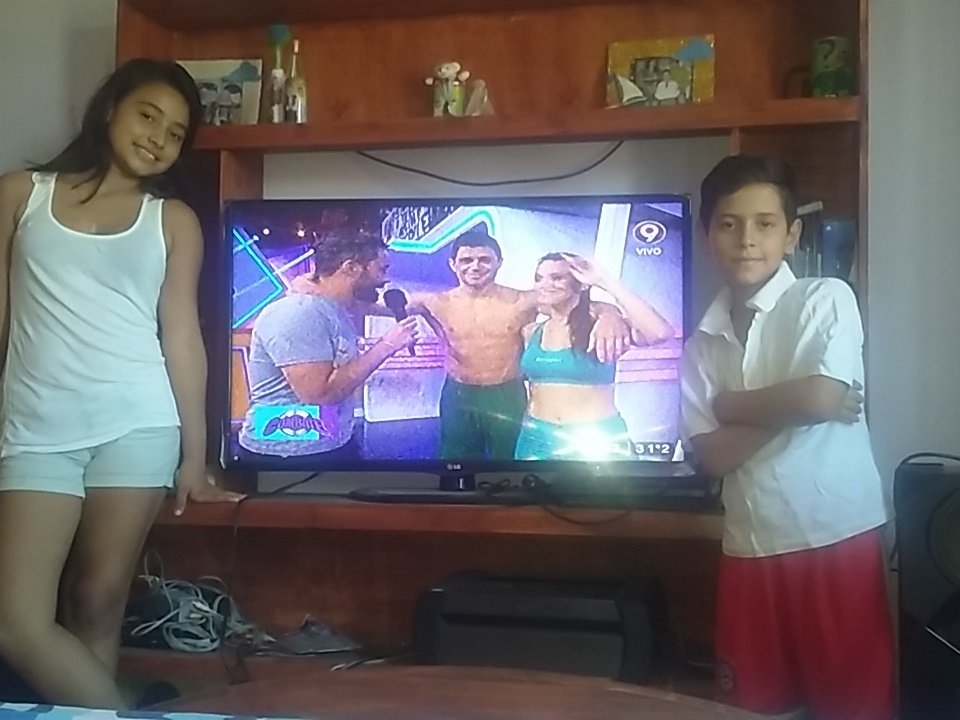 vanedecolombia's tweet photo. #Ponetelacamiseta mis hijos apoyando cada uno a su equipo https://t.co/F8tH9iaJt3