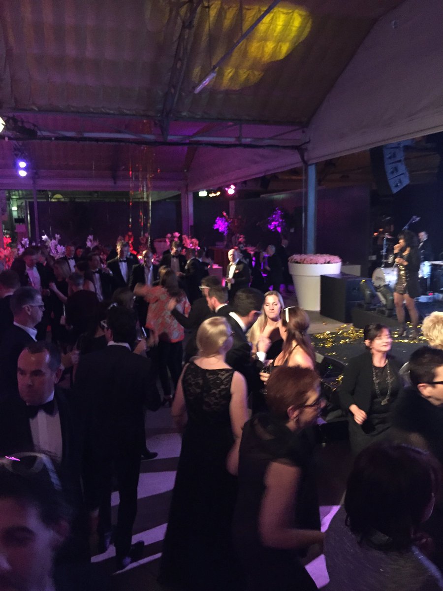 TuinbrancheNL's tweet photo. feest @TUINZAKEN_NL retail experience! De #tuinbranche in beweging. Morgen inspiratie @delevendetuin @TuinbrancheNL https://t.co/dwCsEqHAc2