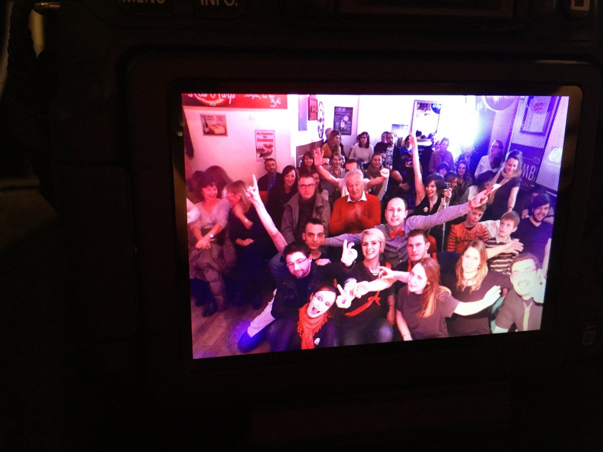 LesHabites's tweet photo. Voilà ce spectacle est terminé ! Merci au #RedHarp pour son accueil et à vous cher public ! Les photos bientôt ! https://t.co/VZxkQZCmiR