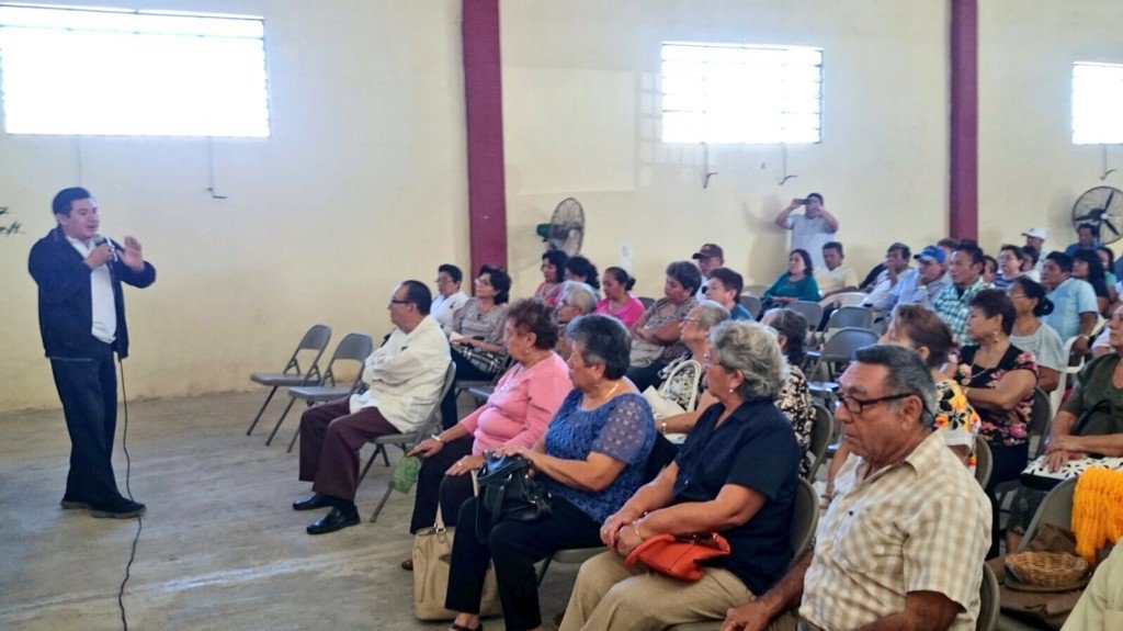 PRI_VALLADOLID's tweet photo. Visita a jubilados y pensionados de Valladolid, les agradecemos lo mucho que han dado por nuestro municipio. https://t.co/fUnq92kFwJ