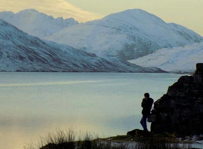 hanslgelderland's tweet photo. Loch #Eilde #Mor on a rainy day in springtime (own photo) &amp; in wintertime (photo @AndygibbAndy). Area #Kinlochleven https://t.co/h1s792pvjb