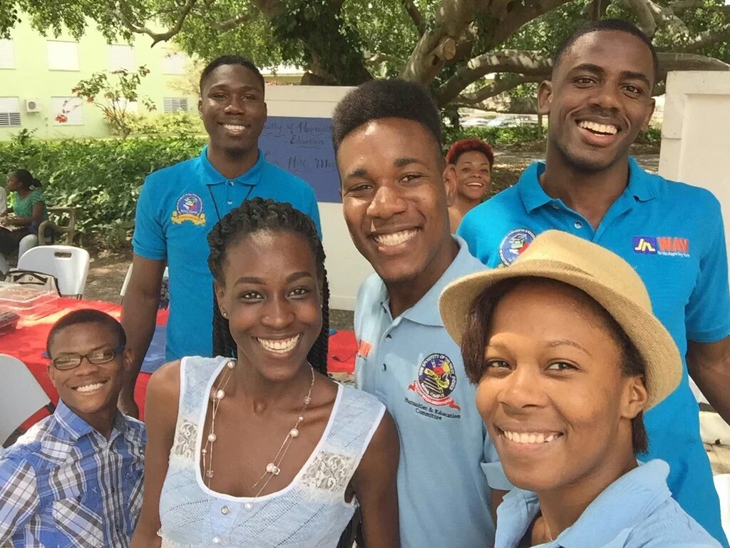 httpsjhey's tweet photo. The squad that glows together #HumEduTownHall #HumEduWeek #HumEduPride cc:@nibbibabee @Lavern_king @_Romeo_Original https://t.co/VtZQ4RCI2F