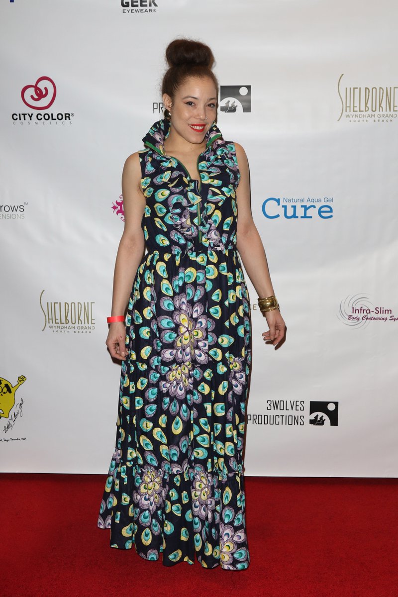 GiftingLoung's tweet photo. Kendra Foster attended the RedCarpetEventsLA Luxury Gift Style Lounge in Honor of of 2016 58th Annual Grammy Awards https://t.co/PfCzk7kh4f