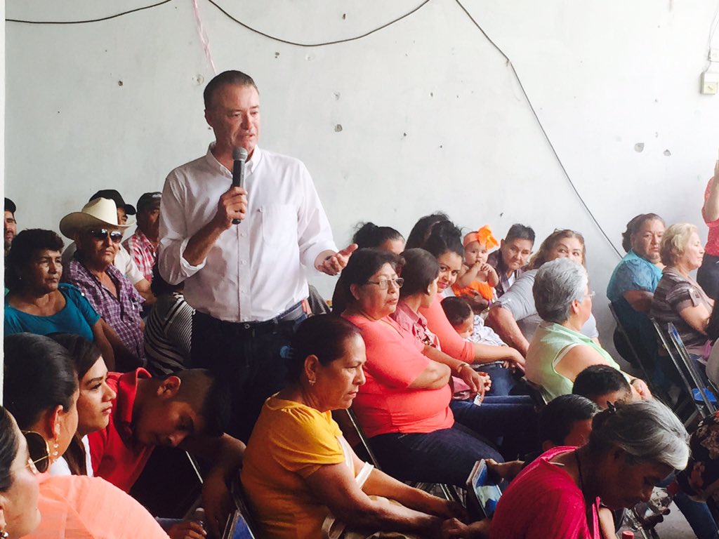 ULICES_86's tweet photo. Importante reunión con militantes priístas y nuestro precandidato @QuirinoOC en Villa Juárez, Navolato.#VamosConTodo https://t.co/sCNsDxMBHm