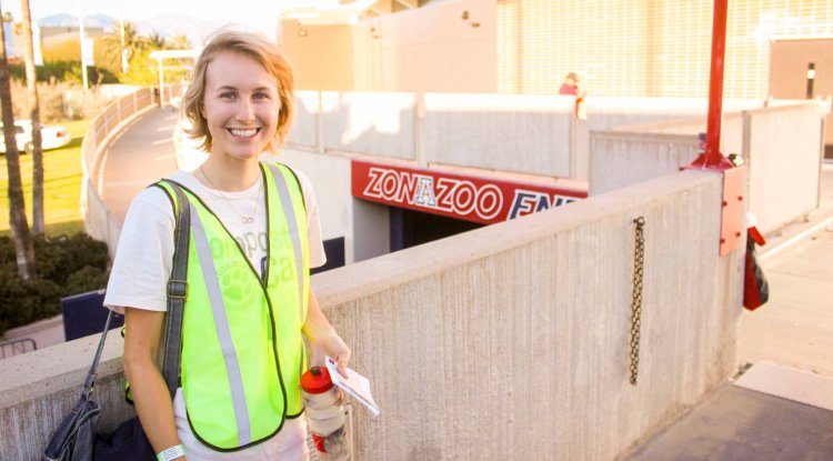 AZATHLETICS's tweet photo. Tonight is @UofA's #ZeroWaste game! Look out for our #CompostCats wearing green vests who will assist you. https://t.co/RWdpk0DrJz