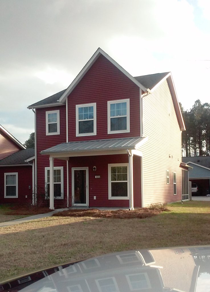 Britney_Banks0's tweet photo. Excited to move into our new house tomorrow!! @dylanbanks69 https://t.co/YVznG6f46z