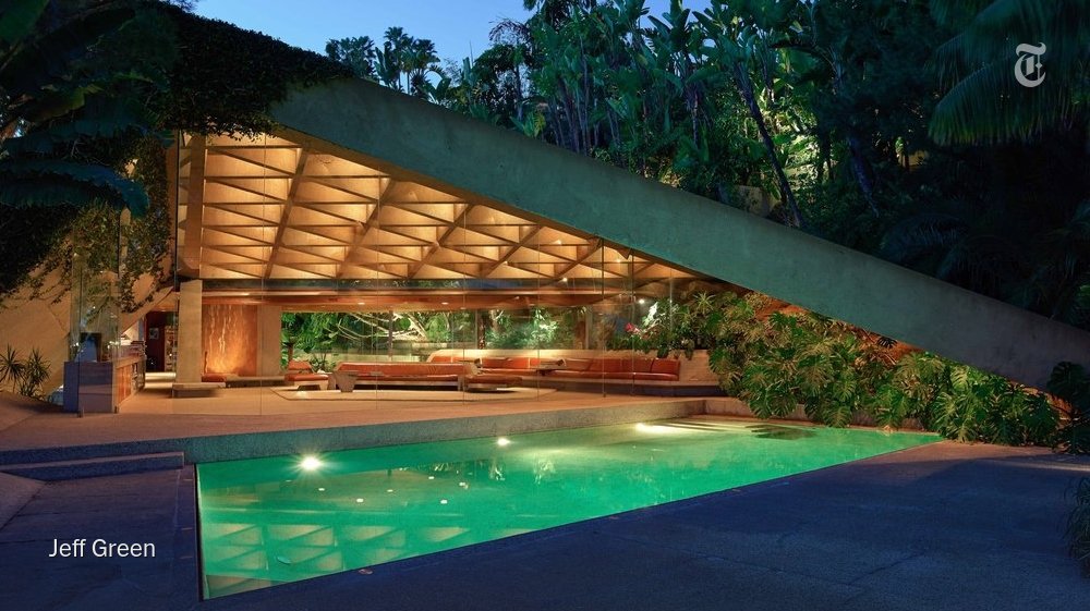 nytimesarts's tweet photo. Iconic cliffside house designed by John Lautner donated to the LA County Museum of Art https://t.co/gNFfrKypsr https://t.co/gI2t34seMX