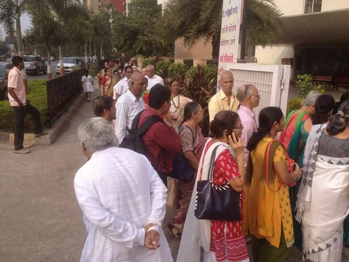 Tinhisaanj's tweet photo. ९६व्या अखिल भारतीय नाट्यसंमेलनात "तिन्ही सांज"च्या सादरीकरणाला प्रेक्षकांचा लाभलेला तुफान प्रतिसाद! #ThankYouThane https://t.co/FOVwMVKSuZ