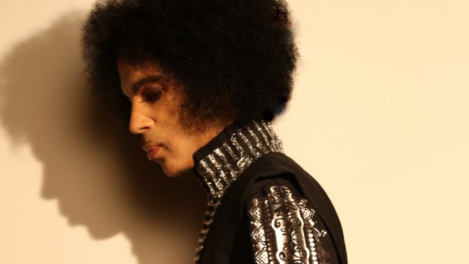musicfeeds's tweet photo. Fans line up late into the night to get a glimpse of @Prince3EG at his Melbourne afterparty https://t.co/cSZ5afswmO https://t.co/PWG15lbaxP
