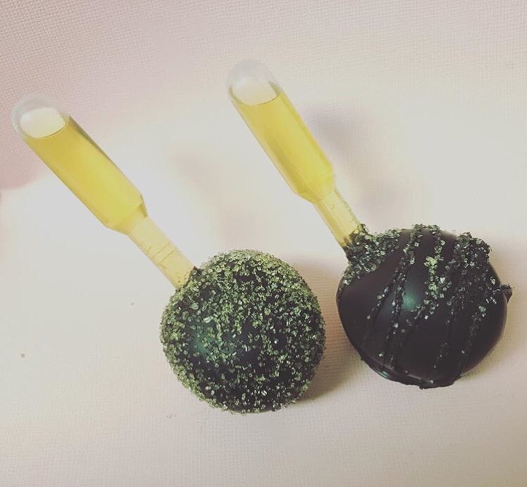 cakepop's tweet photo. Fire ball #Cakepops! #firsttime #fireball #boozycakepops #cakepop https://t.co/fde0bBMH2R