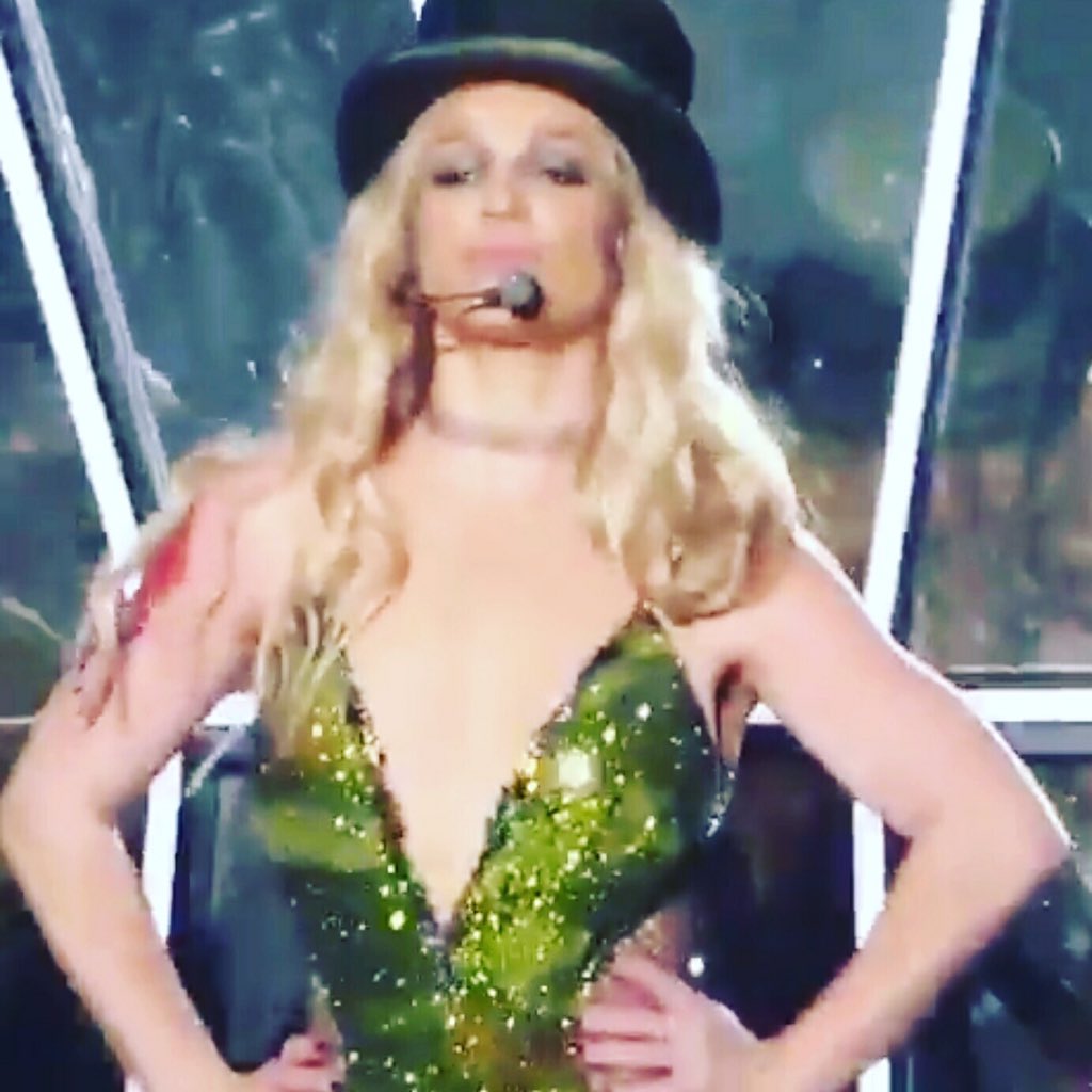 spears_luver's tweet photo. #PieceOfMeIsBack https://t.co/kMZTX42qJN