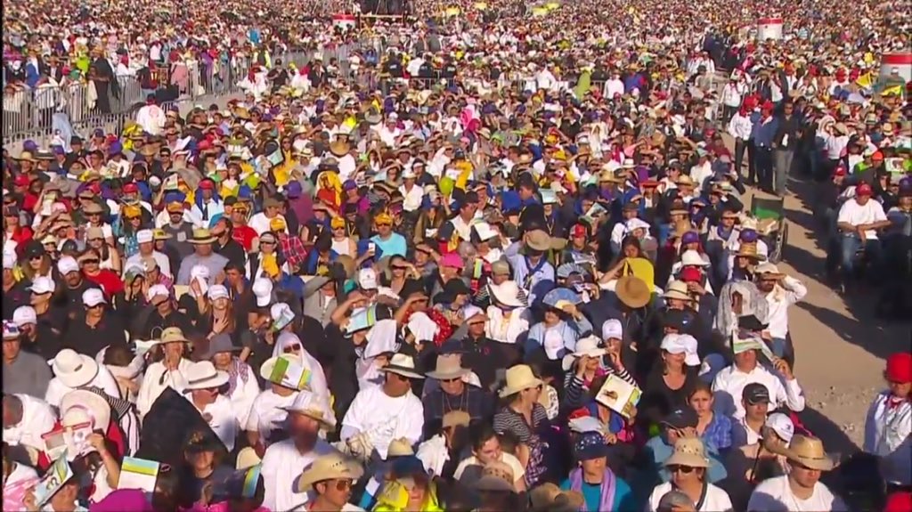 "Siempre habrá tiempo de cambiar; no más muerte y explotación": papa Francisco - CbdDiuFUkAAqeaY