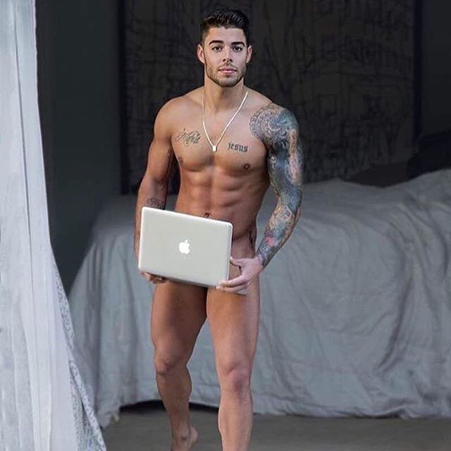 WetPlatinumMan's tweet image. Are you an Apple guy?

#PCorMAC #WorkNaked #SixPack SexyMan
wetplatinumman.com