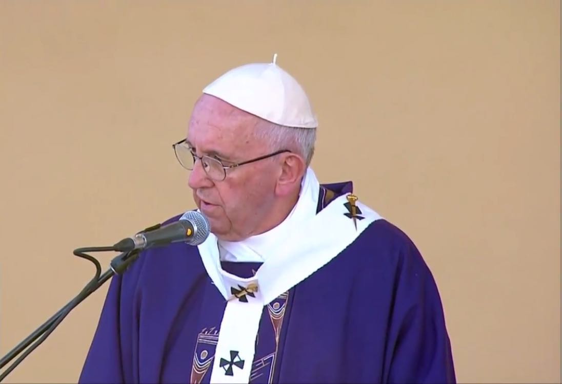 "Siempre habrá tiempo de cambiar; no más muerte y explotación": papa Francisco - CbdFcYoUYAEYznZ