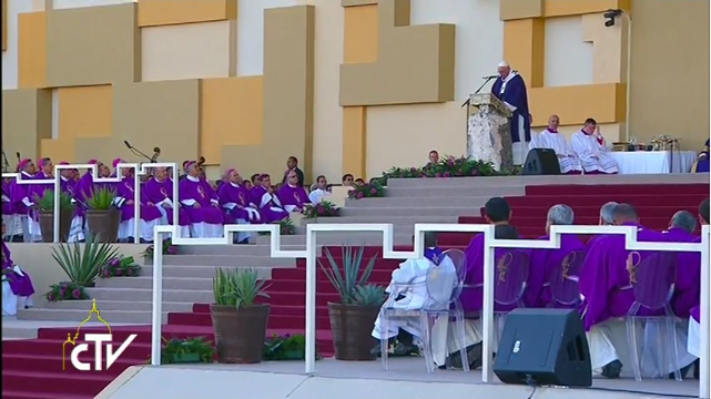 "Siempre habrá tiempo de cambiar; no más muerte y explotación": papa Francisco - CbdGIWVUUAAprlD