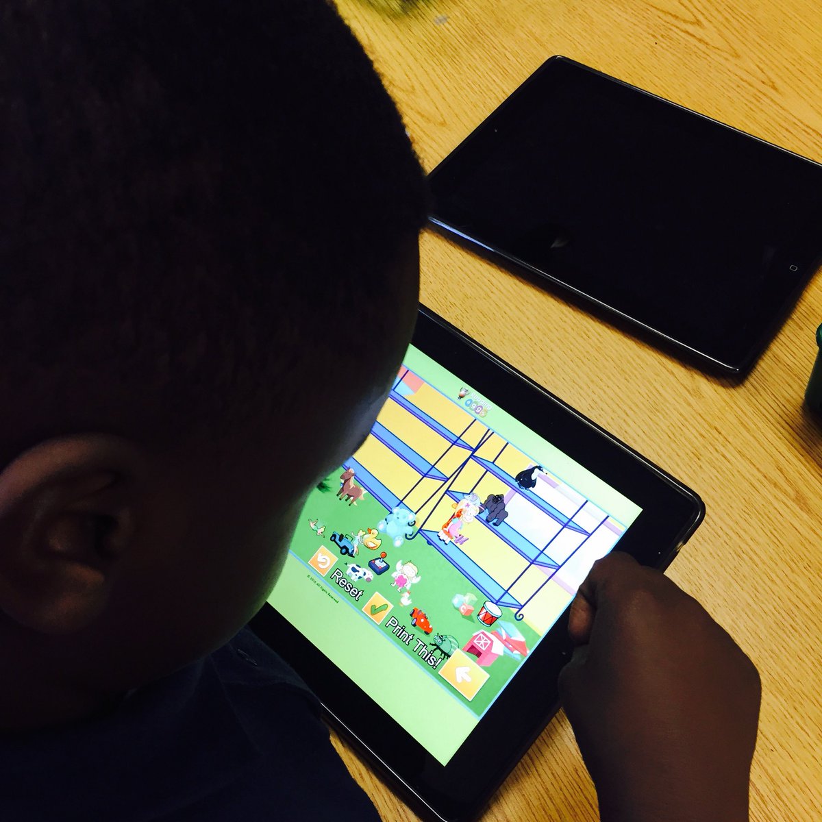 OdiePatricia's tweet photo. Reading egg app Kinders #DLDAYengangestudents #ourfuture #LCSSDLD16 @Ckanderson_LCSS @OfficialDLDay @DigitalFBISD https://t.co/4AEgRC8cuB