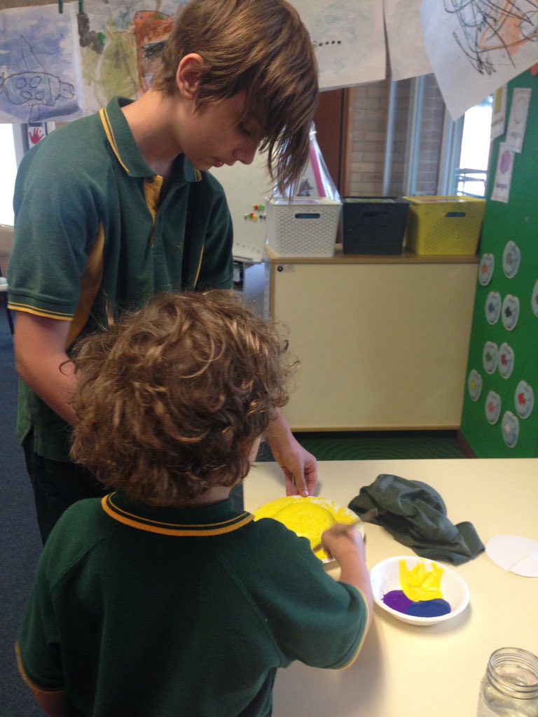 Ms_Shoveller's tweet image. Thank you @KinderSoyaBeans for a fun morning making stingrays! #buddyclass