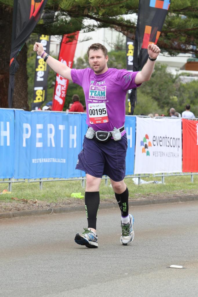 MensHealthMag's tweet image. Fitness hero: This cancer survivor ran 7 marathons on 7 continents. (via @runnersworld) spr.ly/6016Bbdty