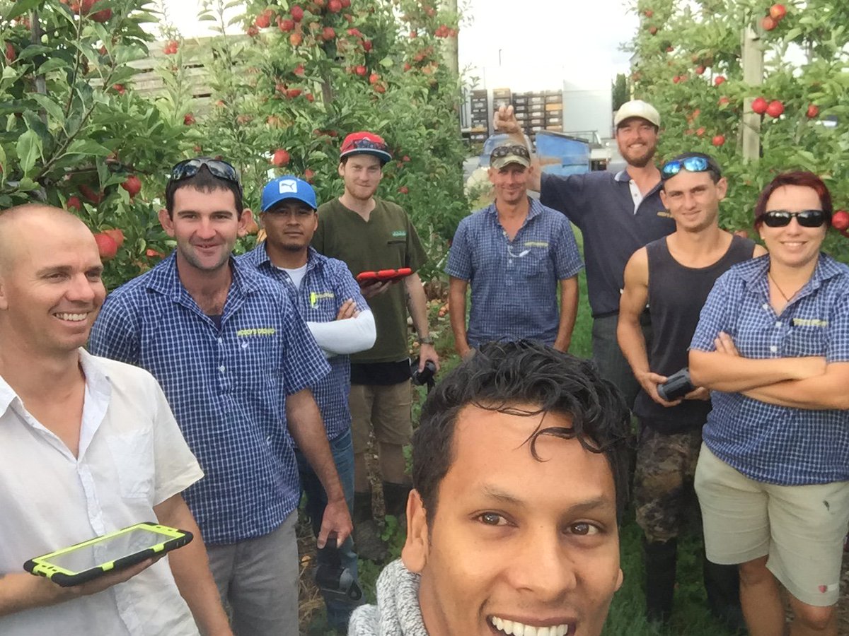 hectreapp's tweet photo. Happy customers - kicking off the first day of picking for 2016! https://t.co/76IQIeLKBi