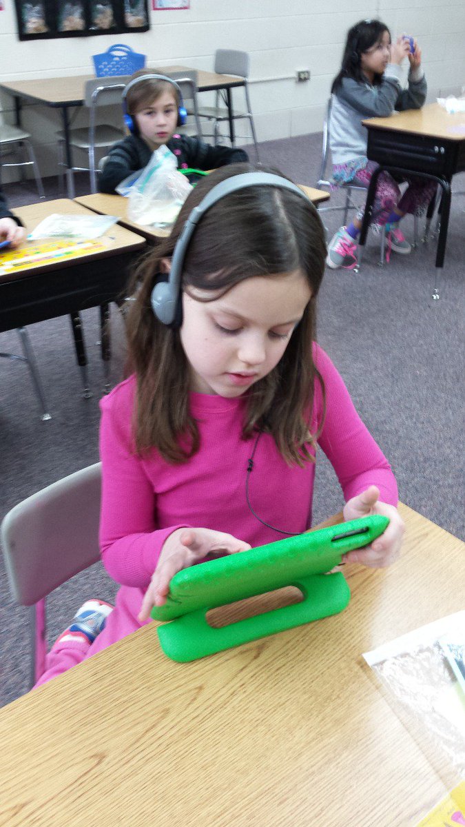 MrsKluender's tweet photo. First time using the new I-Pad Minis! https://t.co/T3yY0i7dWa