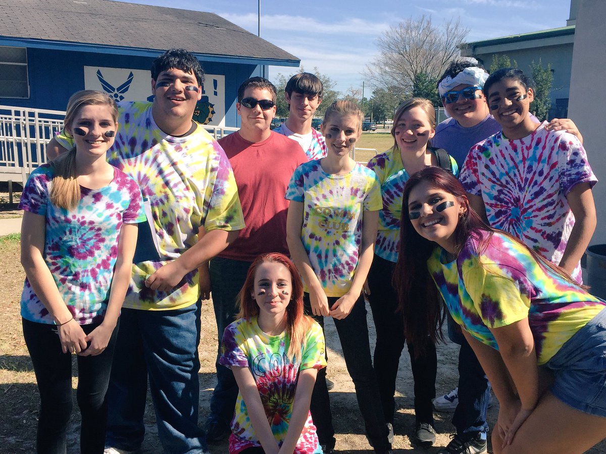 dhscomacad's tweet photo. The club participated in the club Olympics today. We got 3rd in the tug-a-war tournament!! #commclub https://t.co/UJlbXkhj57