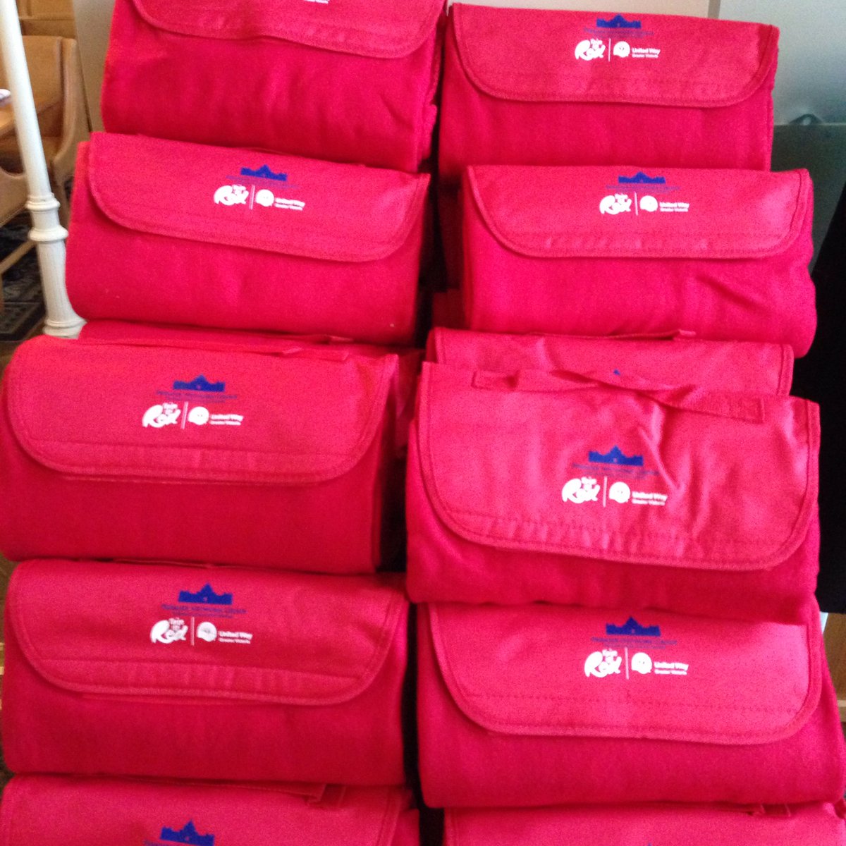 unitedwaybcsvi's tweet photo. Getting ready for #operationwarmup @steamshipgrill $20 admission buys a blanket for homeless youth! #RaisetheRed https://t.co/irPnFkEq4j