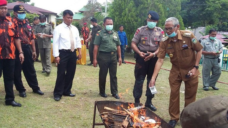 pendam_wrb's tweet photo. Pemusnahan Barang Bukti Kejaksaan Parepare
https://t.co/SJEQHyAOY5 https://t.co/Vcs7ZHugKz