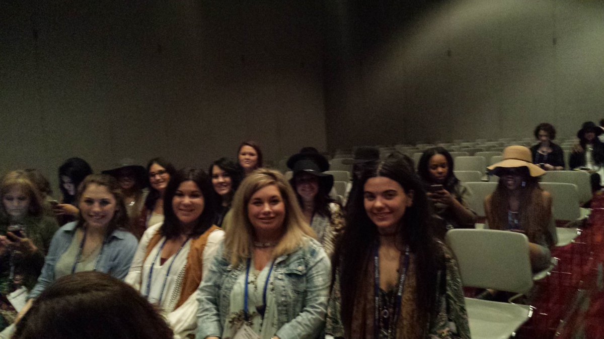 fshntchr7's tweet photo. Great presentation from @fashionsnoops. @UCMFashionMerch students loved it! #wwdmagic #fsmagic https://t.co/1e9CUvP6aH