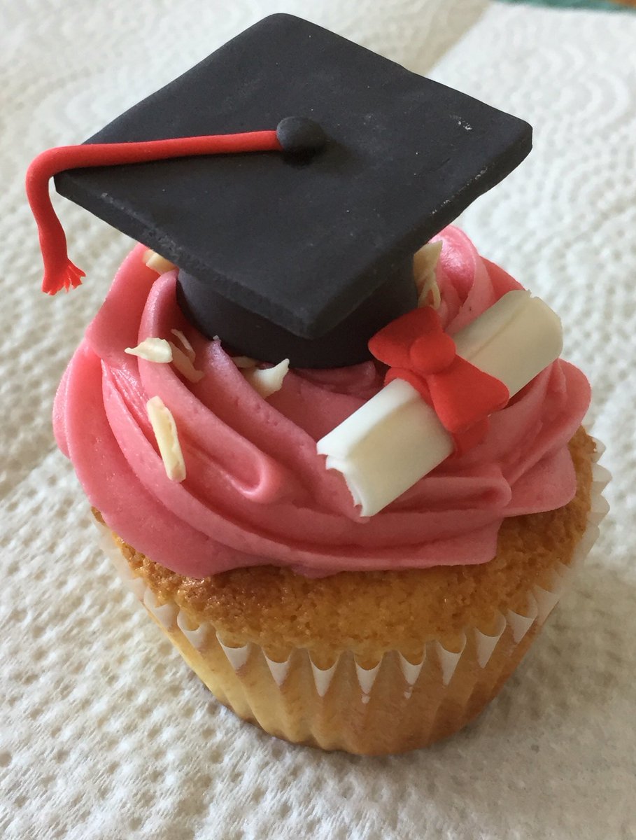 susan_brain's tweet photo. Exciting day in the Brain home.  @jess_brain officially a Master Grad!  #proudparents https://t.co/EzpMCinK2c
