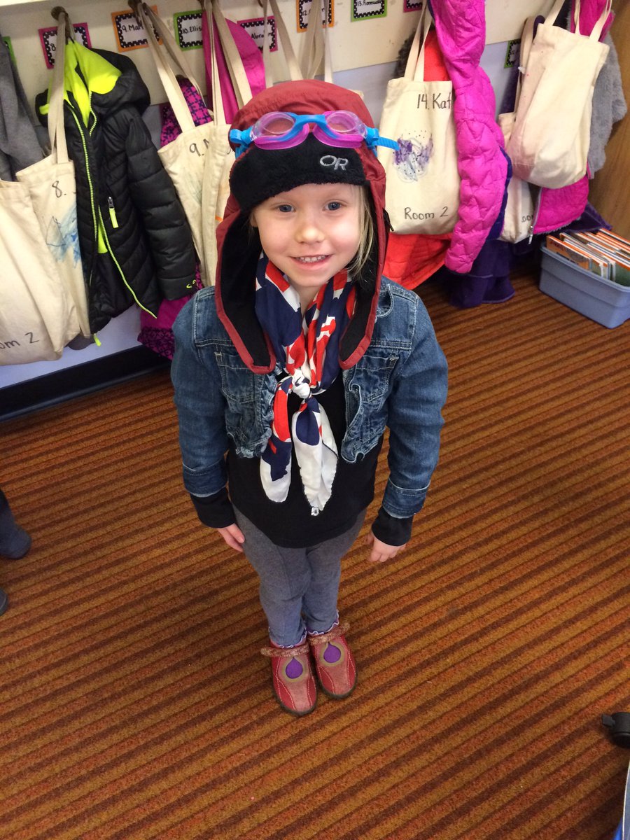 LewisRoom20's tweet photo. Amelia Earhart came to school today! #historicalcharacterday https://t.co/mLhA5UWOWw