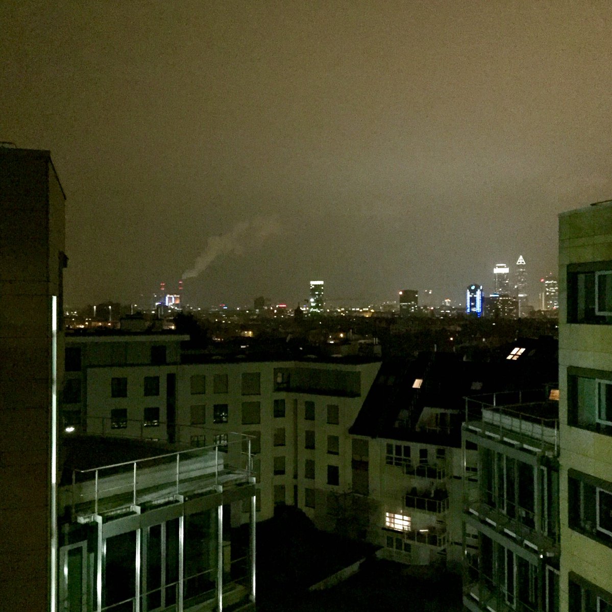 Das Beste an den Überstunden ist die Aussicht. #Ogilvy #DevTeam #ConfessionsOfAnAdvertisingMan