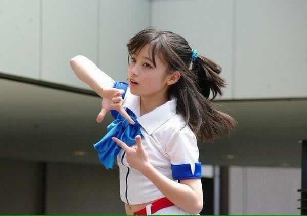 Zipperモデルのあのちゃんと橋本環奈の奇跡の一枚が対極すぎて笑える 話題の画像プラス