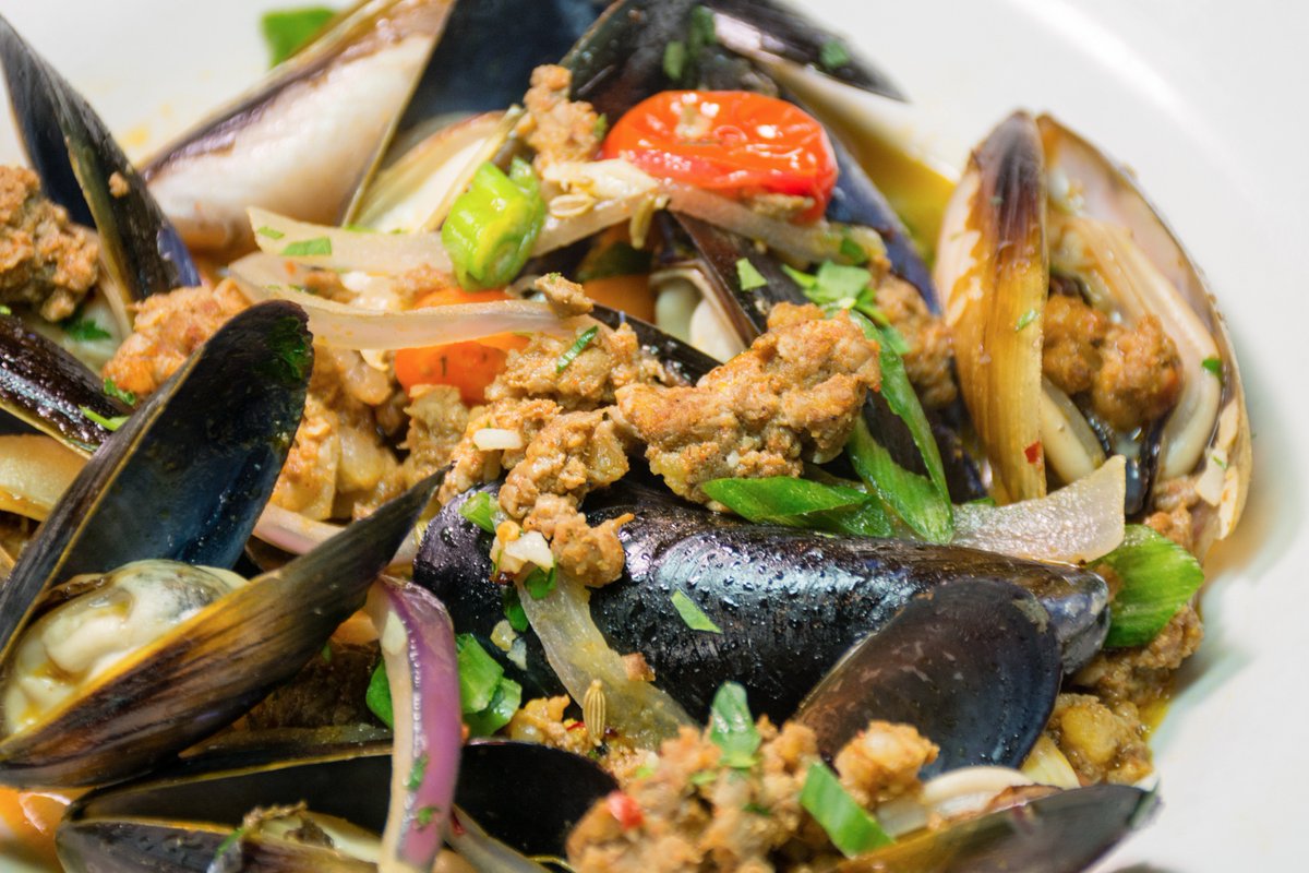BoundaryBay's tweet photo. Mussels Portuguese: It's what's for dinner. #DinnerSpecial #seafood #chorizo #Bellingham #PNW #MusselsNotMuscles https://t.co/LVWfwZAfKp