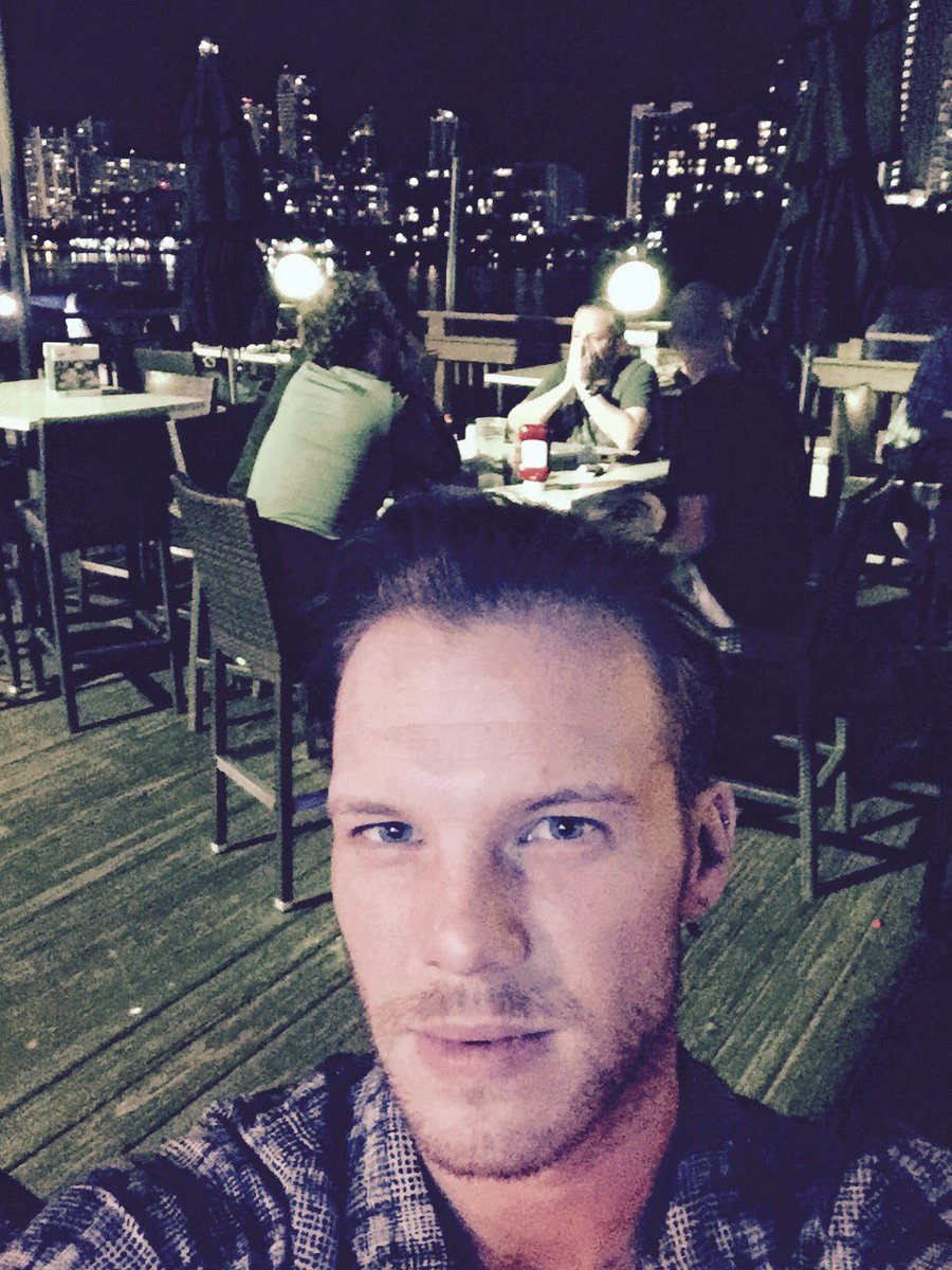 andrewwragg88's tweet photo. #miami #wewillrockyou #bar https://t.co/i1BTlFTVw6