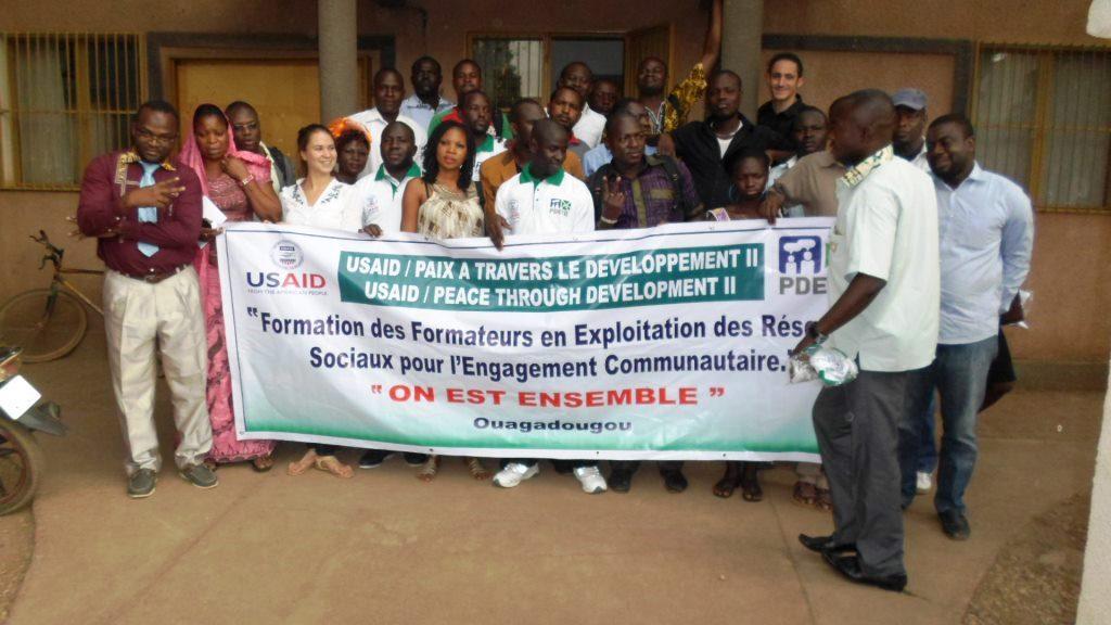 MoulirouRouamba's tweet photo. A la formation des formateurs en utilisation des #reseauxsociaux .mention speciale a @orsolyajenei  et #PDevII https://t.co/5YccPP6bXU