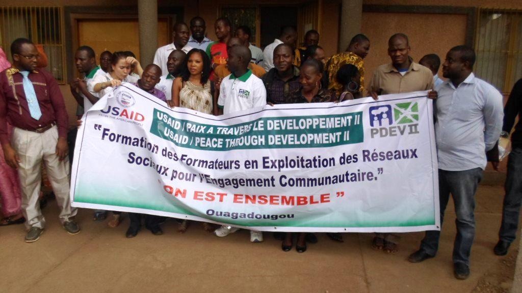 MoulirouRouamba's tweet photo. A la formation des formateurs en utilisation des #reseauxsociaux .mention speciale a @orsolyajenei  et #PDevII https://t.co/5YccPP6bXU