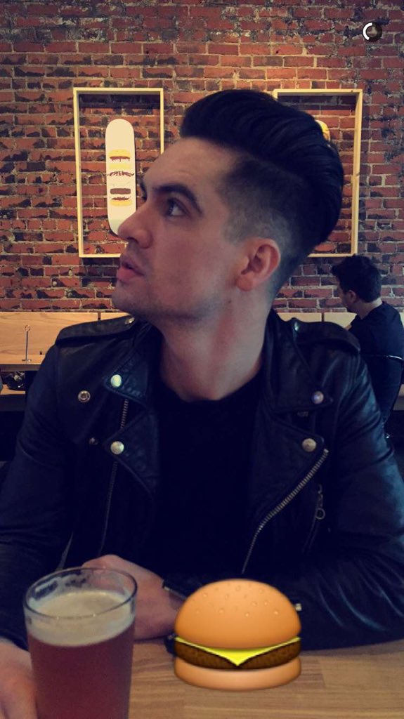 pxnkpilots's tweet photo. WHO GAVE HIM THE RIGHT https://t.co/hDc0mnzKwi