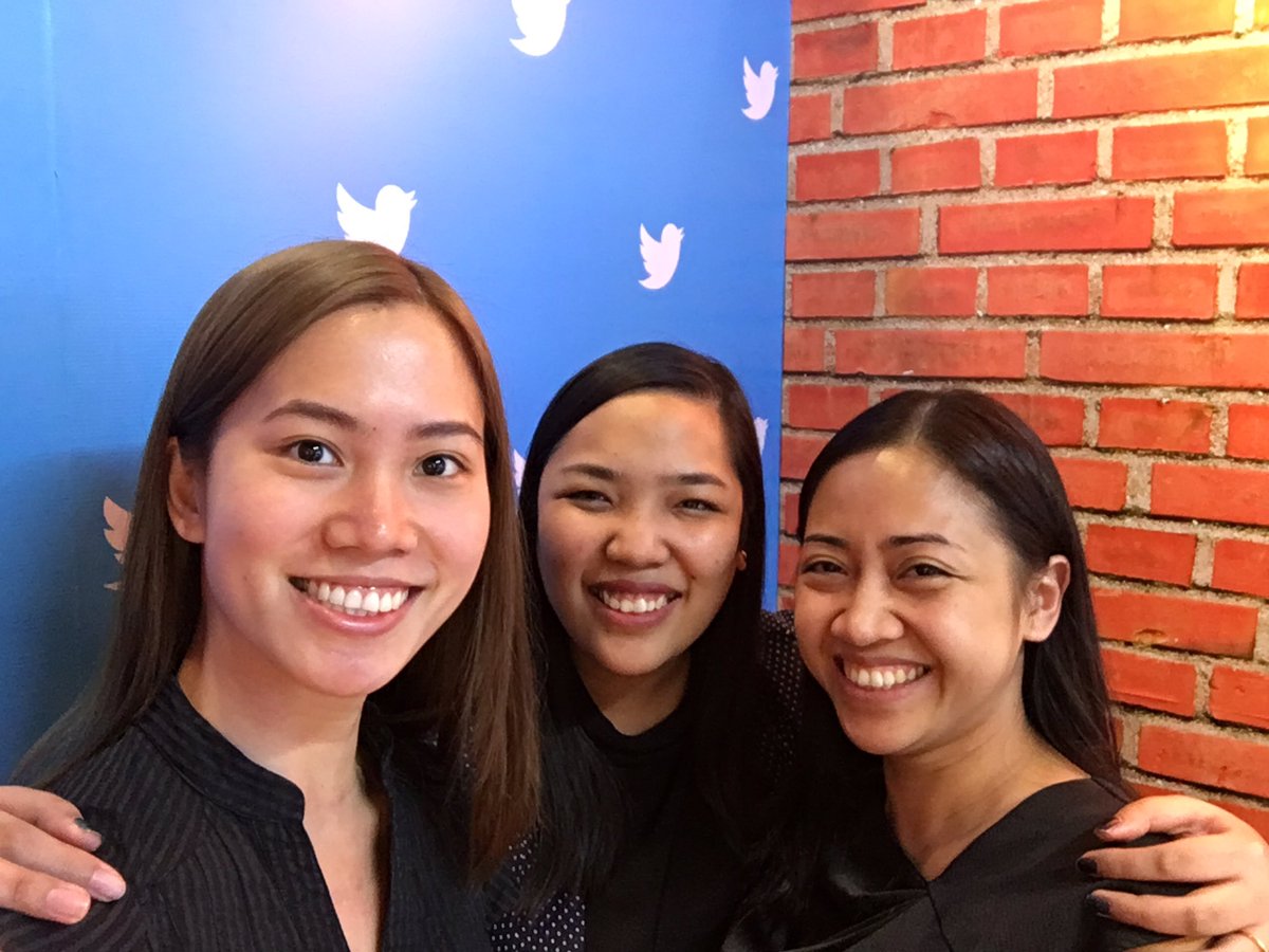 ral_lim's tweet photo. #selfie #BuhayTwitter first DAT team photo 😊 https://t.co/qFUbGqci0B