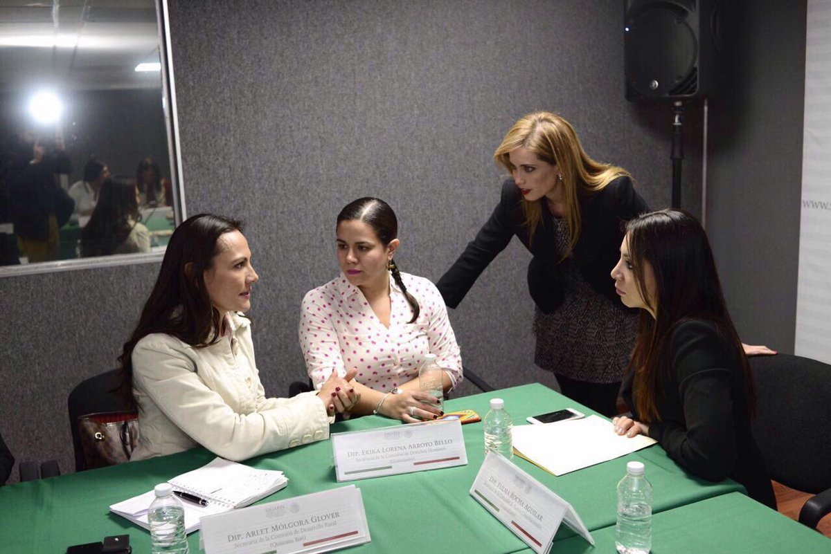 ArletMolgoraG's tweet photo. Reunión d Trab c @SAGARPA_mx gestionando prog q beneficien a hombres y mujeres d Campo @Azuletcheverry @Erika_RodH https://t.co/VNwiLM2NoN