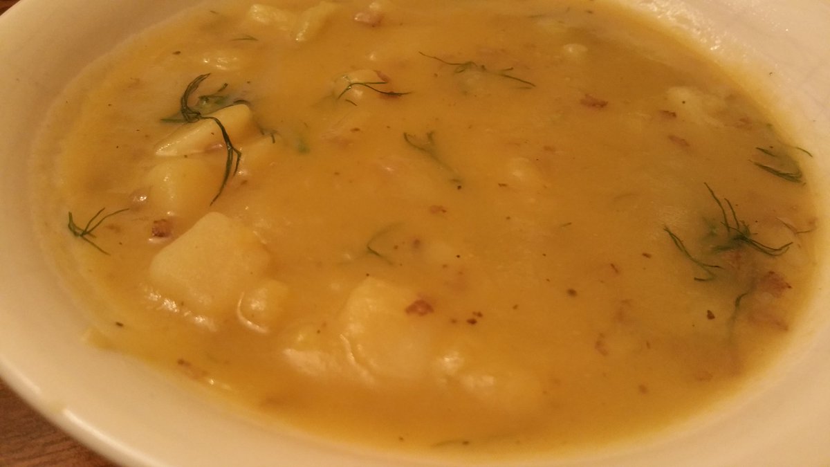 SheLikesToEat's tweet photo. Potato, leek, &amp; fennel soup #vegetarian #wednesdaynightdinner https://t.co/CjYY9w5AsC