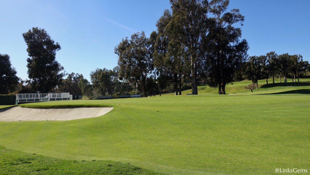 The 10th green at Riviera, as seen from the back left, which is the only good miss on this hole #NorthernTrustOpen
