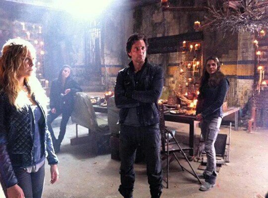 bellarke_love's tweet photo. Omg!! Still can't believe this... Incredible picture !!! #The100 https://t.co/i1iCdiaYLb