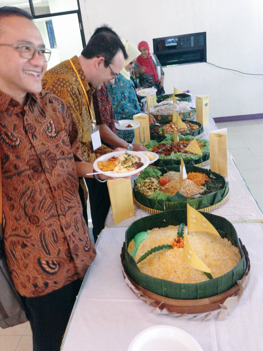 Bayer4CropsID's tweet photo. Selamat sarapan, para pembicara dan peserta seminar Pangan &amp; Gizi 😊 #MiltonStokesVisit https://t.co/jrAjJsjSUX