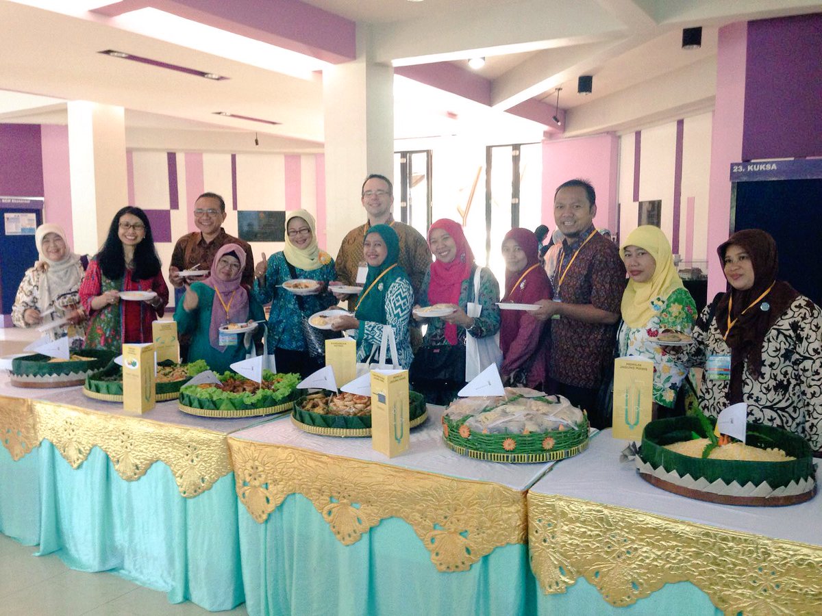 Bayer4CropsID's tweet photo. Selamat sarapan, para pembicara dan peserta seminar Pangan &amp; Gizi 😊 #MiltonStokesVisit https://t.co/jrAjJsjSUX