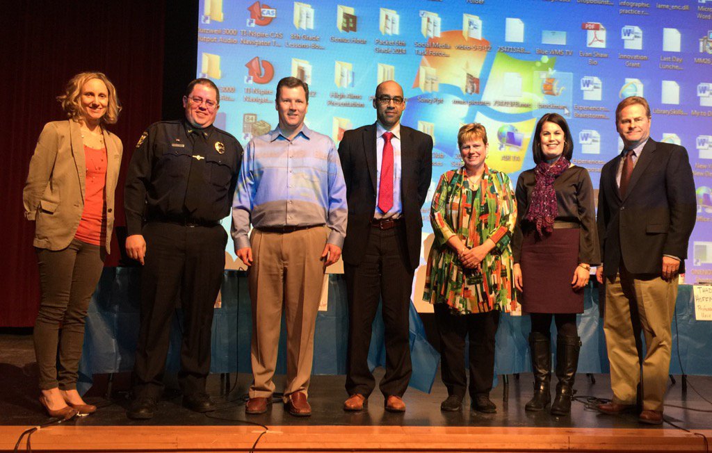 KurtReiber's tweet image. Thx to @wyomingschools for bringing these panel of experts to talk about #DigitalValues @kreiber @tiffany_brennan