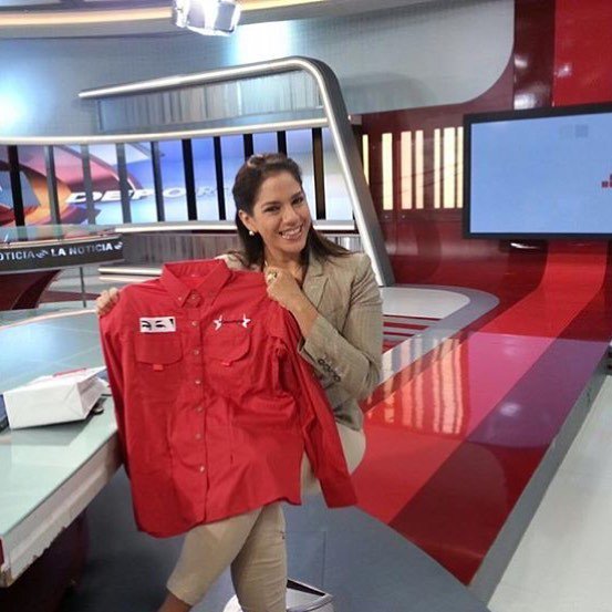Bajofuegotv's tweet photo. Desde los estudios de @vtvcanal8 nuestra amiga @emmacaroagurto realza al Colectivo @Tuiter… https://t.co/uWgiXuZEZG https://t.co/WfbxsiYWFM