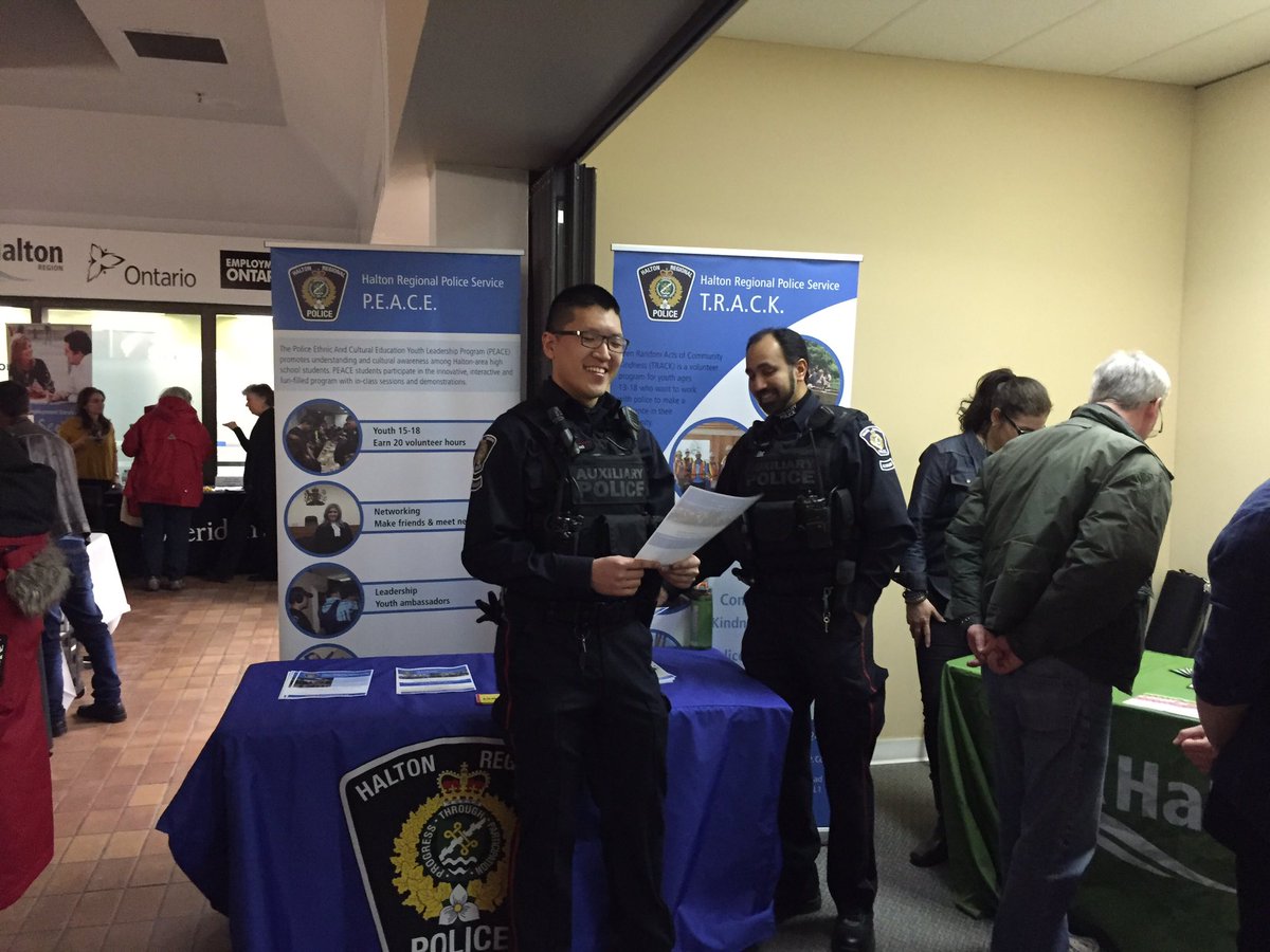 HRPS_Comm's tweet photo. #20CMB officers attending Halton community resources orientation session for Newcomers, Refugees and Sponsors. ^wc https://t.co/ZIhQqQU1ot