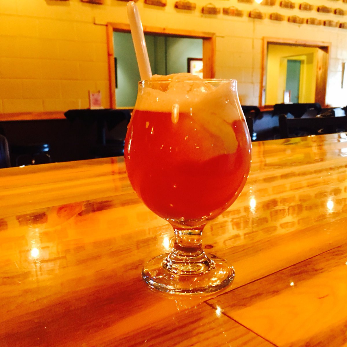 wileyroots's tweet photo. Ice cream social tomorrow from 4-11! That gose with vanilla ice cream tastes wonderful! #gogosego #beerfloat https://t.co/l4GyqZGqy3