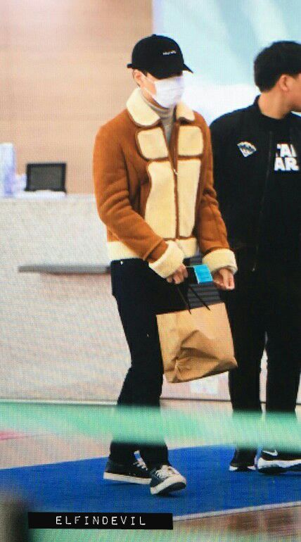 elfindevil's tweet photo. 160218 종인이 출국💕 https://t.co/5A40nUM1rl
